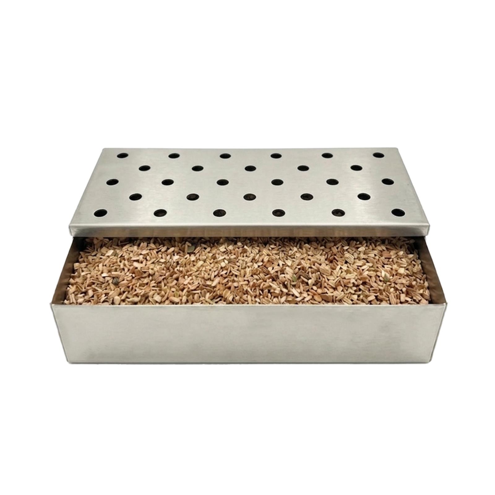 Räucherbox, gelocht, befüllt mit Räucherspäne