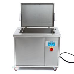 Ultraschallreiniger mit geöffnetem Deckel