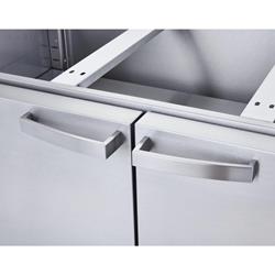 Geschlossener Unterbau, mit Flügeltür