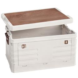 Campingbox mit geöffnetem Holzdeckel